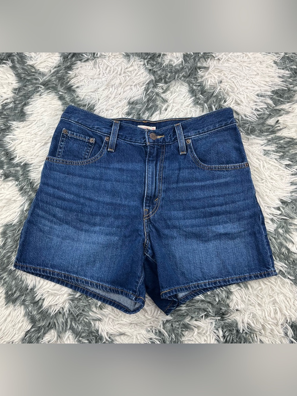 Levi Women’s Blue Jean Cinch Shorts Size 29